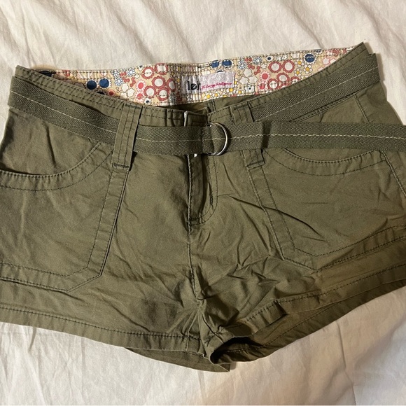lei Pants - LEI olive green shorts